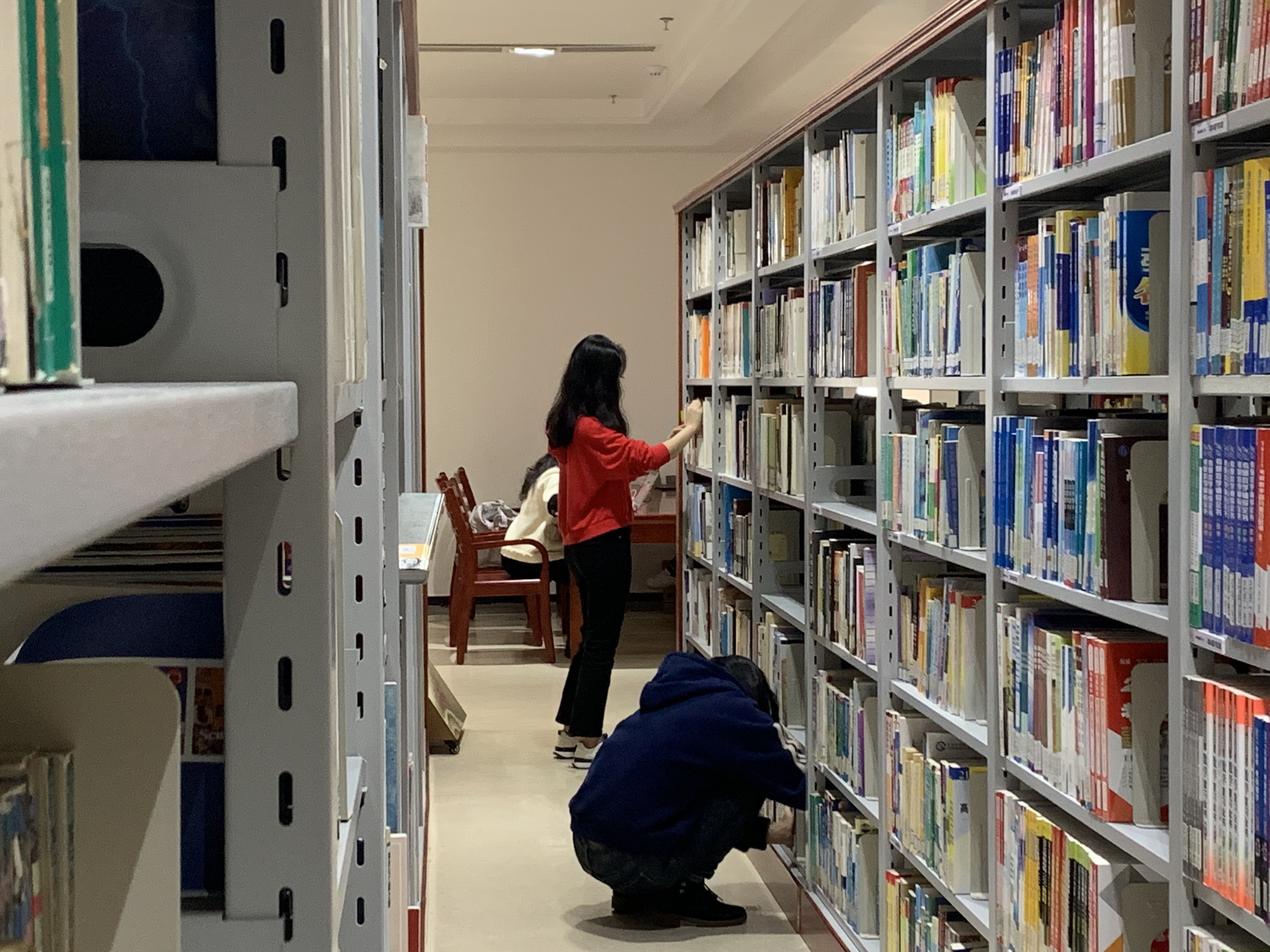 教育学部开展毕业班发展对象图书馆志愿服务活动